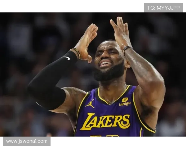 ✅体育直播🏆世界杯直播🏀NBA直播⚽- NBA常规赛湖人战胜森林狼，詹姆斯父子同台创历史- sports